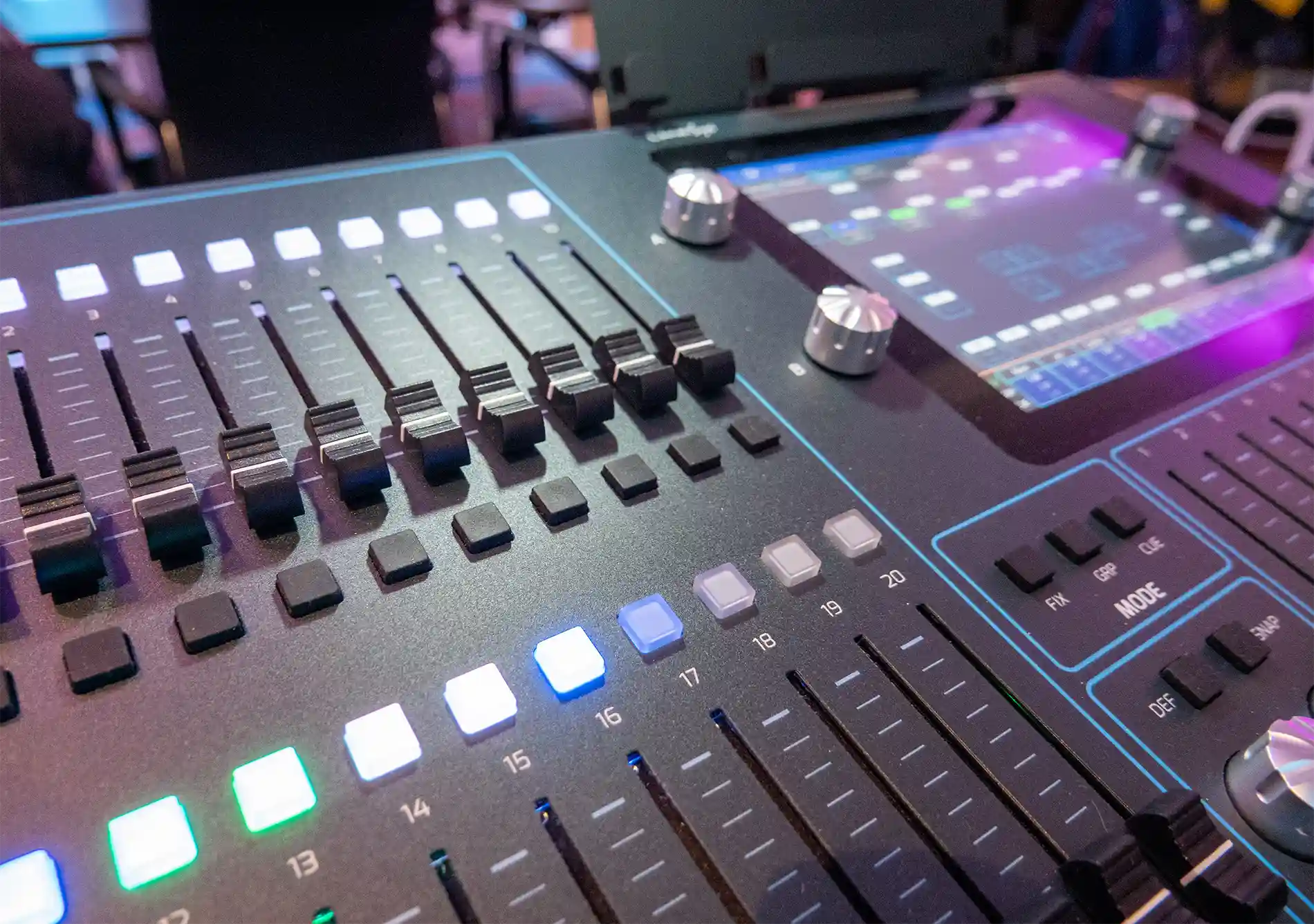 QuickQ30 console