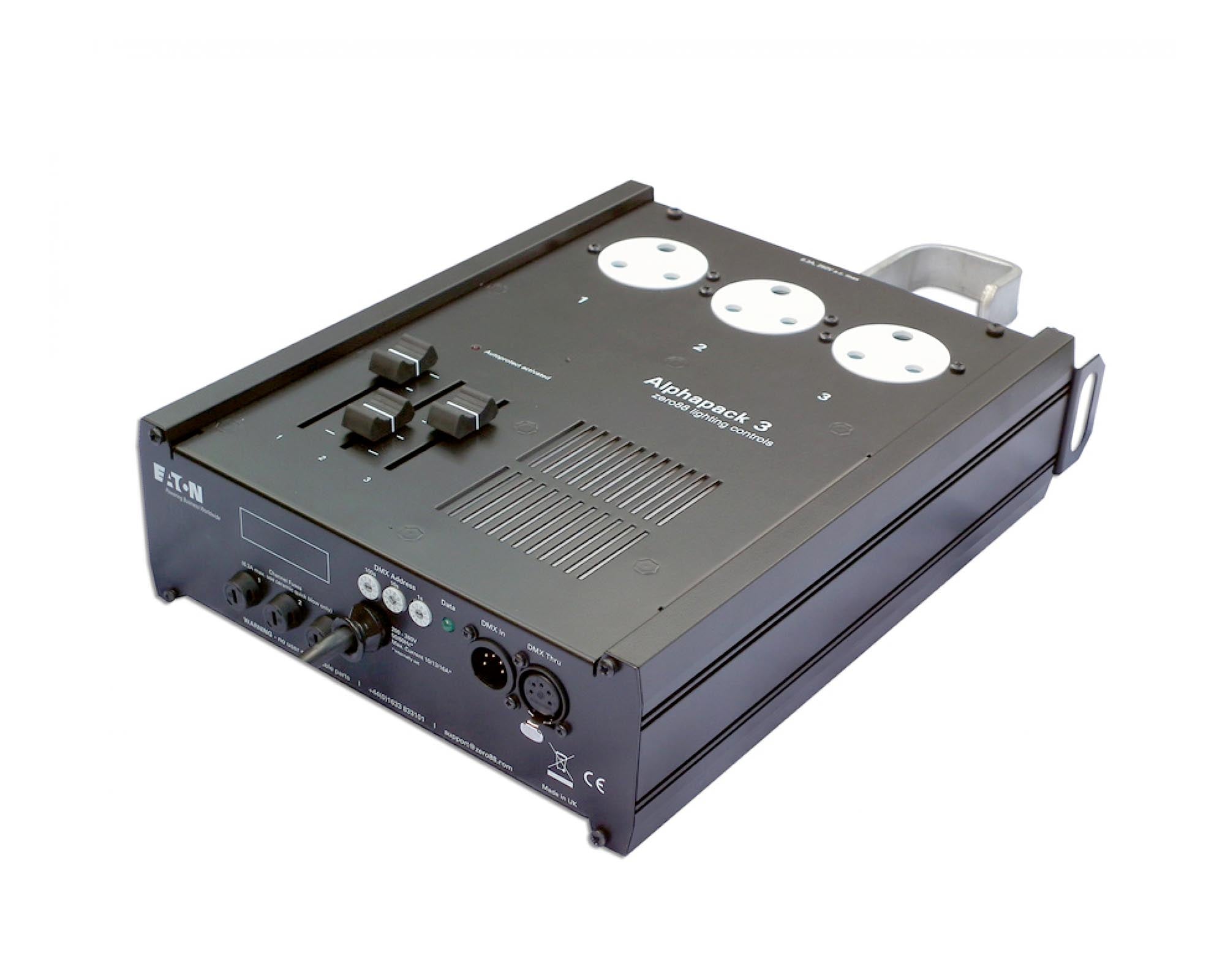 ZERAP3315 - Zero 88 Alphapack 3 Dimmer With 3x15Amp UK Socket Outlet Image 3